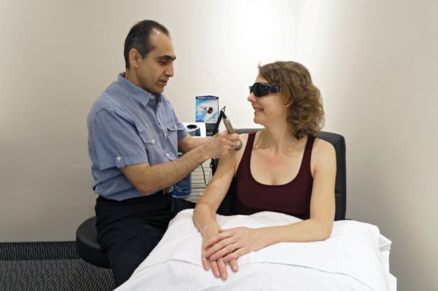 Laser-Therapy-Dorval-Physiotherapy-in-Oakville